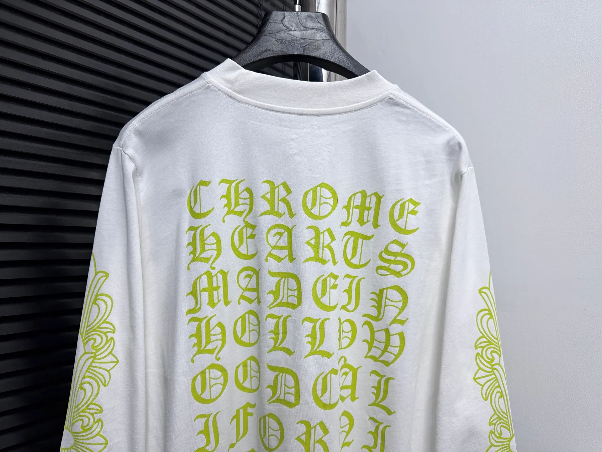 🅿️230 [Come Hearts] Crow Heart Graffiti Letters Limited Sanskrit Printed Long Sleeves, High Weight Threads on Collar and Cuffs, Custom Weaved and Dyed 280g Double Yarn Pure Cotton Fabric, Washed Anti-Counterfeiting Tags and other auxiliary labels are all correct versions, super conspicuous, super pretty, super stylish, same style for men and women! The overall upper body highlights fashion and individuality, and when worn together by a couple, it is a recommended T-shirt by the Street Ace!! Same style for men and women Size: XS-L